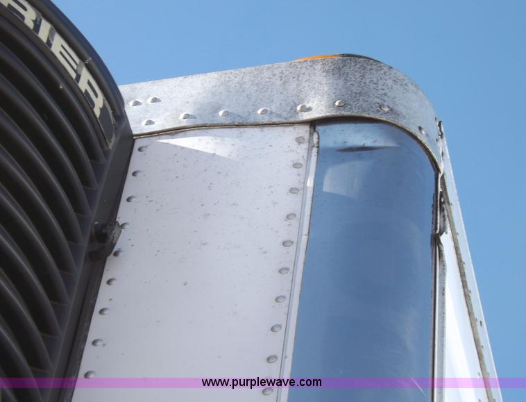 image for item I9232 2003 Utility 3000R refrigerated trailer