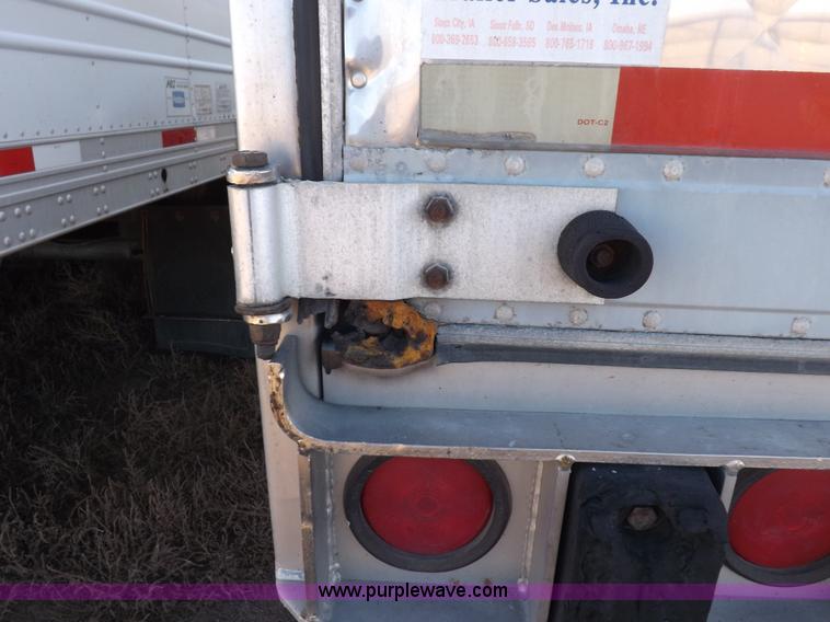 image for item I9232 2003 Utility 3000R refrigerated trailer