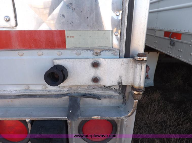 image for item I9232 2003 Utility 3000R refrigerated trailer