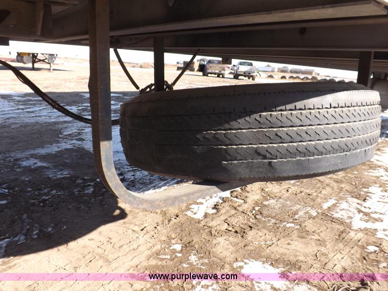 image for item I9232 2003 Utility 3000R refrigerated trailer