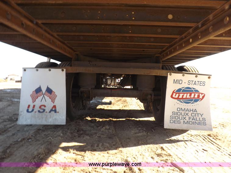 image for item I9233 2003 Utility 3000R refrigerated trailer