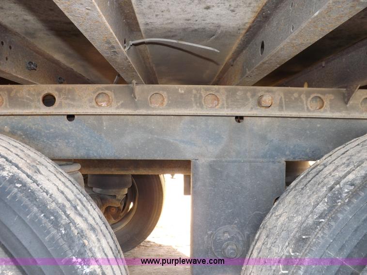 image for item I9233 2003 Utility 3000R refrigerated trailer