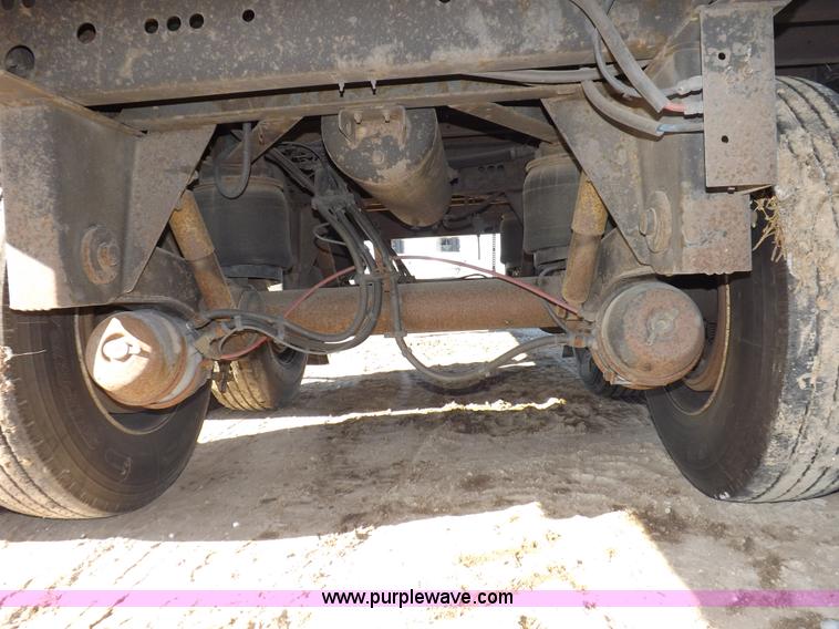 image for item I9233 2003 Utility 3000R refrigerated trailer