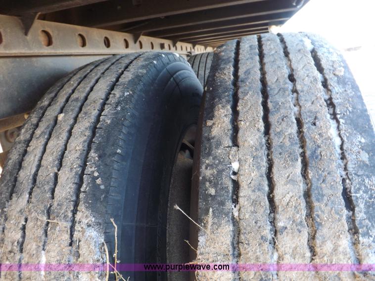 image for item I9233 2003 Utility 3000R refrigerated trailer