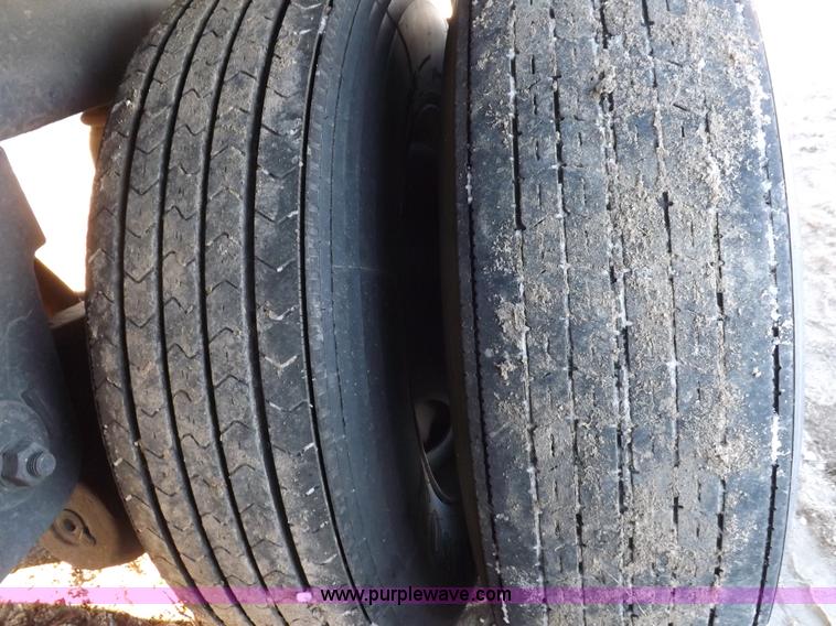 image for item I9233 2003 Utility 3000R refrigerated trailer