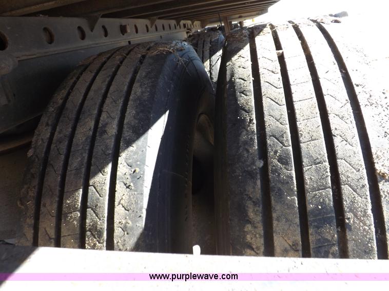 image for item I9233 2003 Utility 3000R refrigerated trailer