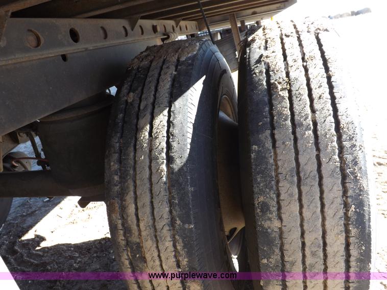 image for item I9233 2003 Utility 3000R refrigerated trailer