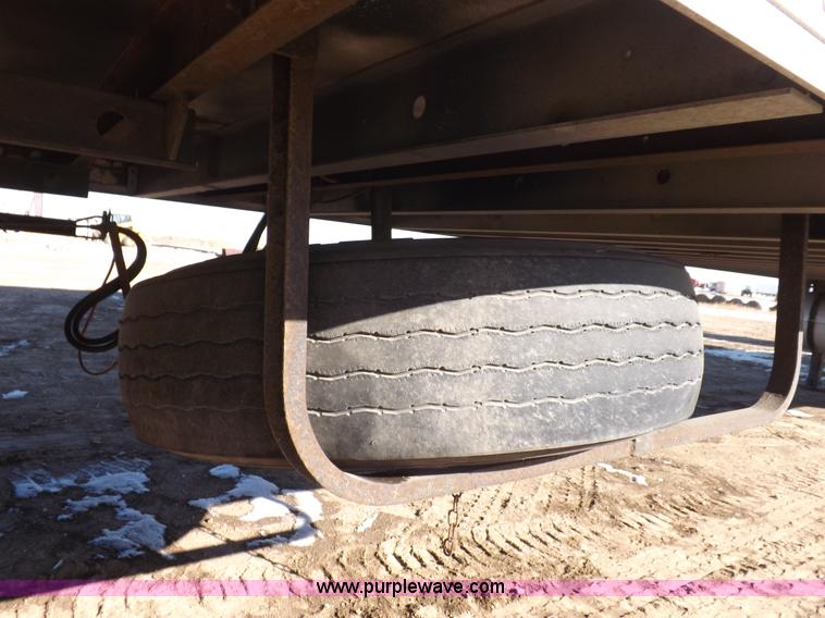 image for item I9233 2003 Utility 3000R refrigerated trailer