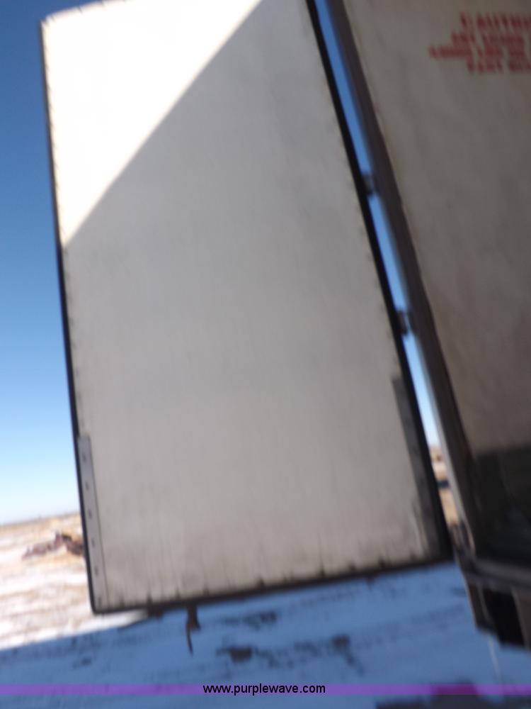 image for item I9234 2003 Utility 3000R refrigerated trailer