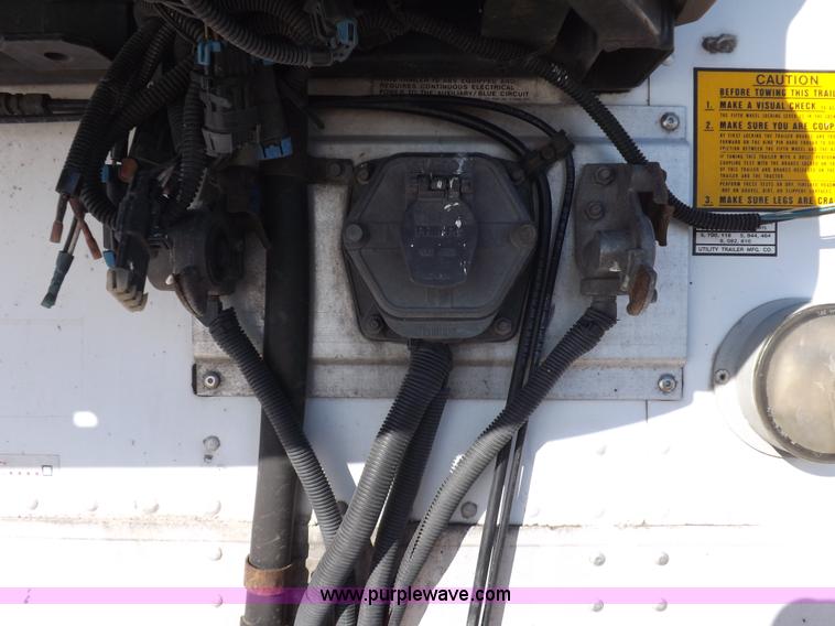 image for item I9235 2003 Utility 3000R refrigerated trailer