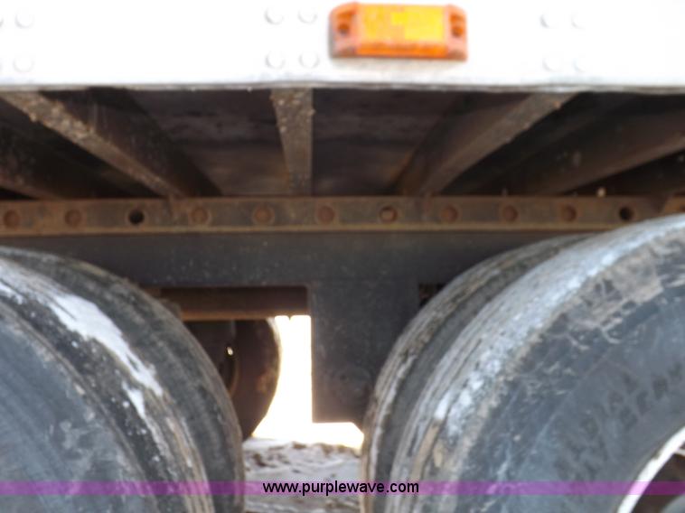 image for item I9235 2003 Utility 3000R refrigerated trailer