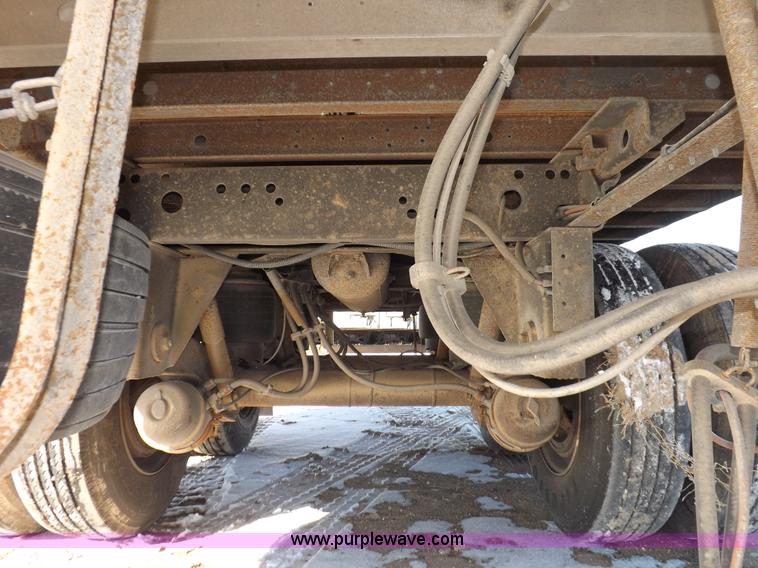 image for item I9235 2003 Utility 3000R refrigerated trailer