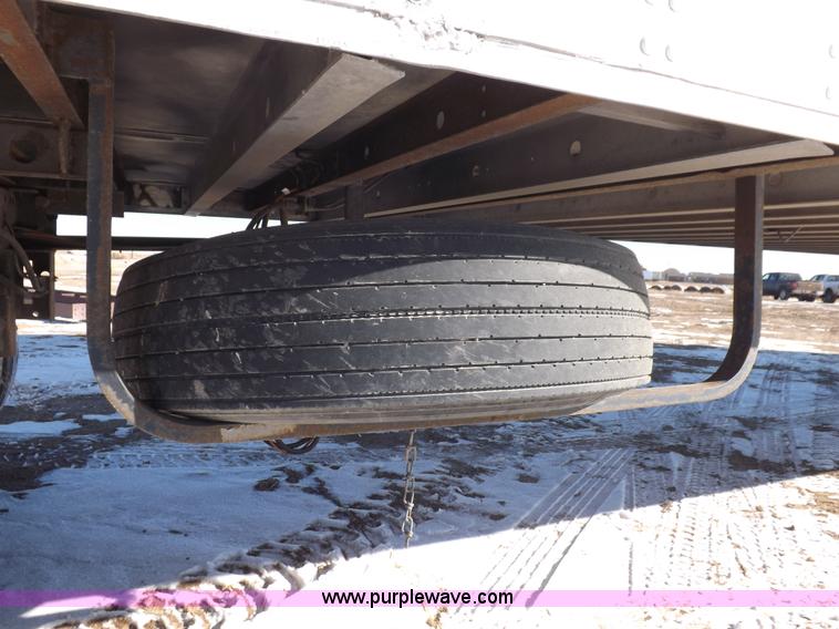 image for item I9235 2003 Utility 3000R refrigerated trailer