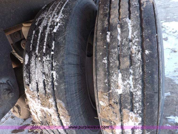 image for item I9235 2003 Utility 3000R refrigerated trailer