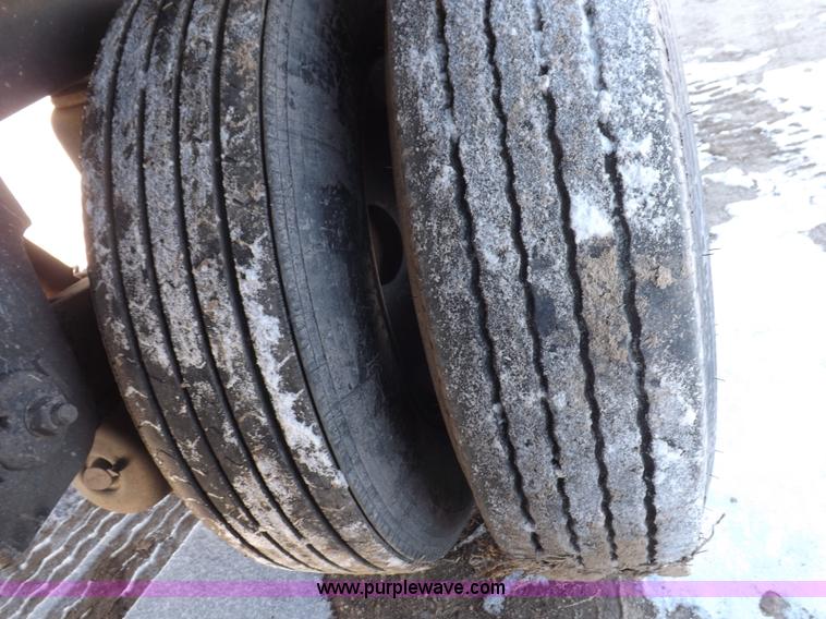 image for item I9235 2003 Utility 3000R refrigerated trailer