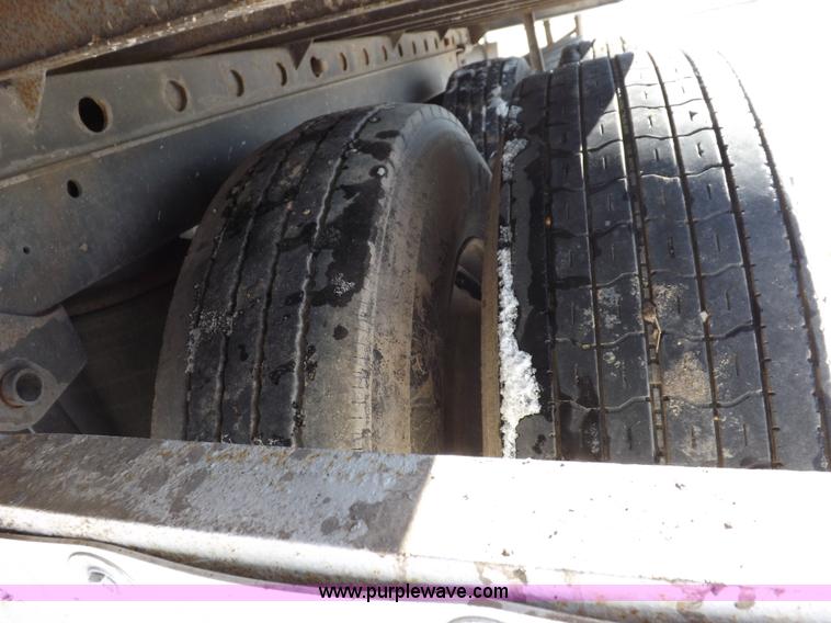 image for item I9235 2003 Utility 3000R refrigerated trailer