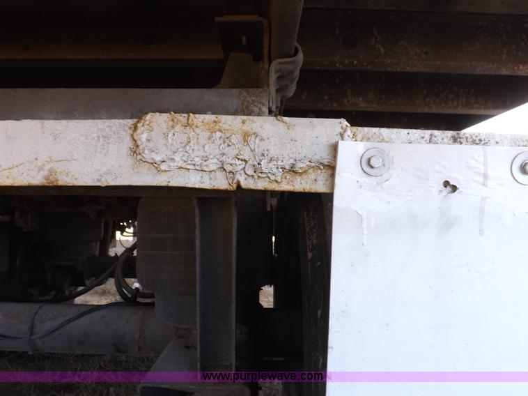 image for item I9235 2003 Utility 3000R refrigerated trailer