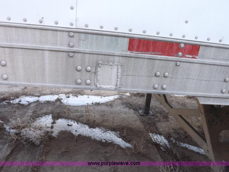 image for item I9235 2003 Utility 3000R refrigerated trailer