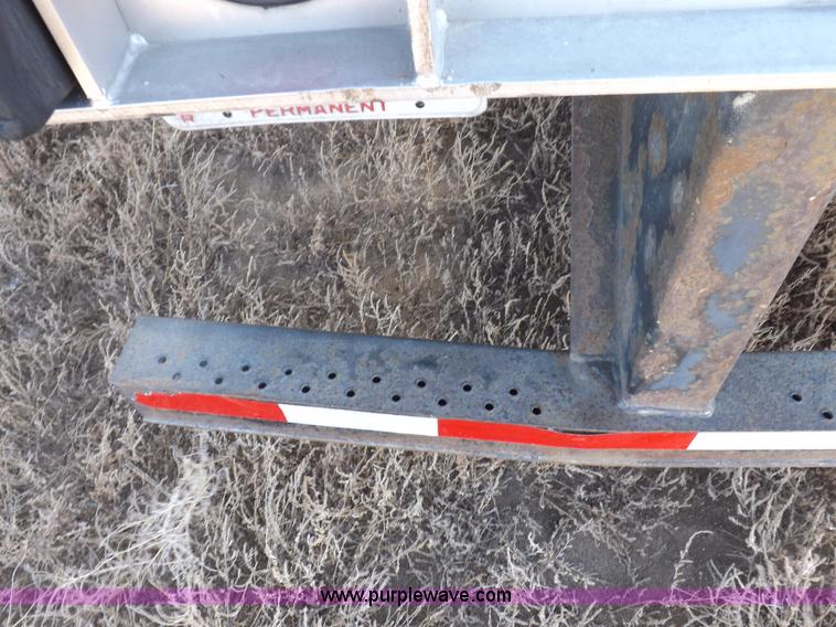 image for item I9235 2003 Utility 3000R refrigerated trailer