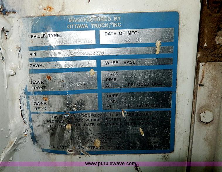 image for item I9457 1999 Ottawa YT30 yard truck