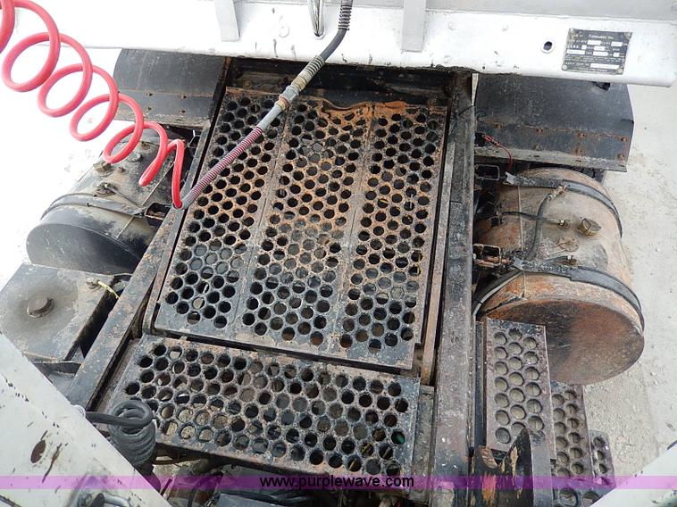 image for item I9457 1999 Ottawa YT30 yard truck