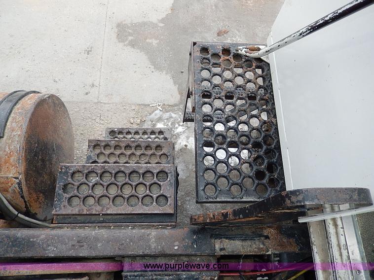 image for item I9457 1999 Ottawa YT30 yard truck