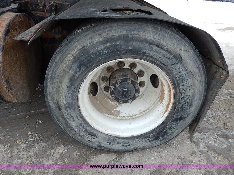 image for item I9457 1999 Ottawa YT30 yard truck