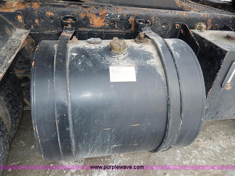 image for item I9457 1999 Ottawa YT30 yard truck