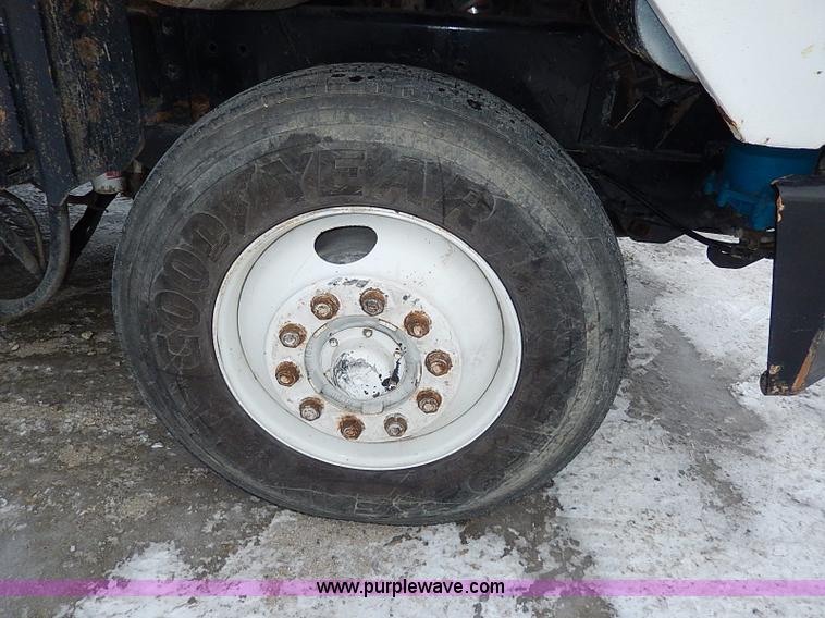 image for item I9457 1999 Ottawa YT30 yard truck