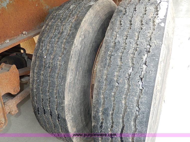 image for item I9461 1980 Strick 42' flatbed trailer