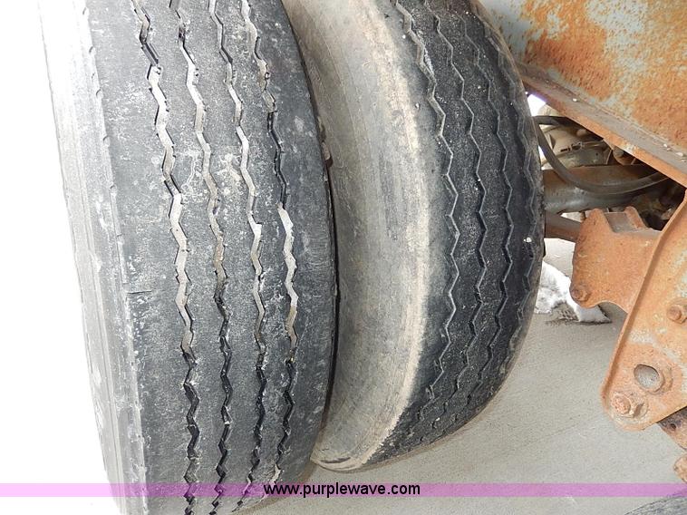 image for item I9461 1980 Strick 42' flatbed trailer