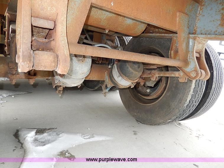 image for item I9461 1980 Strick 42' flatbed trailer