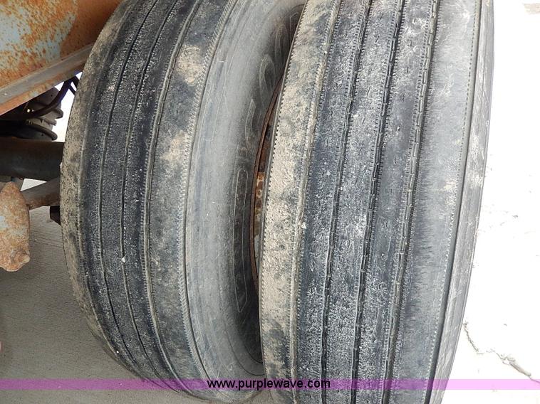 image for item I9461 1980 Strick 42' flatbed trailer