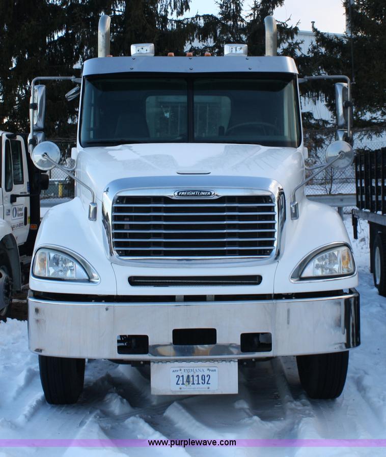 image for item C1743 2006 Freightliner Columbia CL120ST semi truck