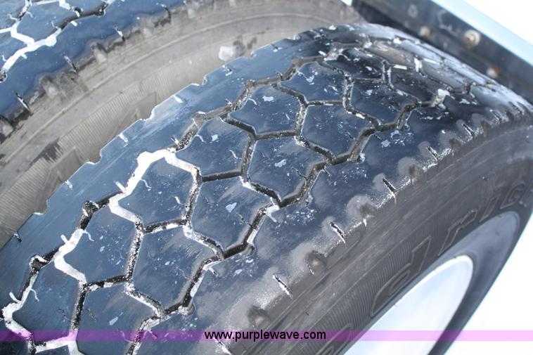 image for item C1743 2006 Freightliner Columbia CL120ST semi truck