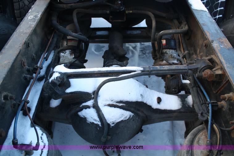 image for item C1743 2006 Freightliner Columbia CL120ST semi truck