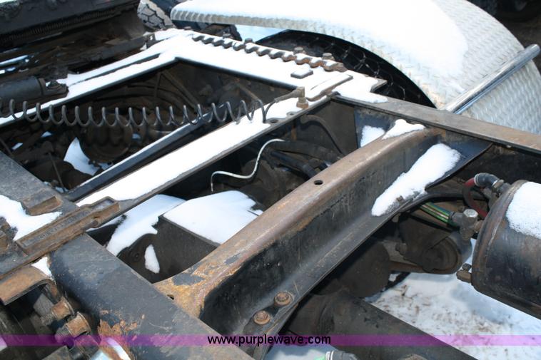 image for item C1743 2006 Freightliner Columbia CL120ST semi truck