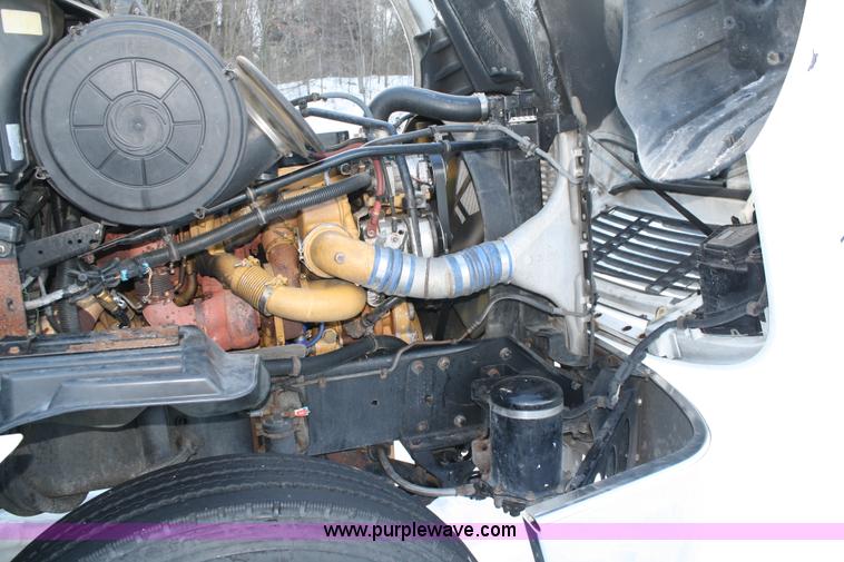 image for item C1743 2006 Freightliner Columbia CL120ST semi truck