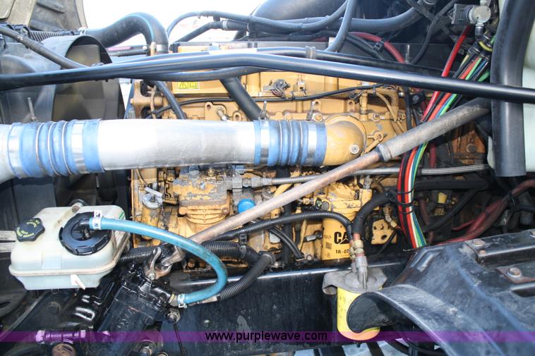 image for item C1743 2006 Freightliner Columbia CL120ST semi truck