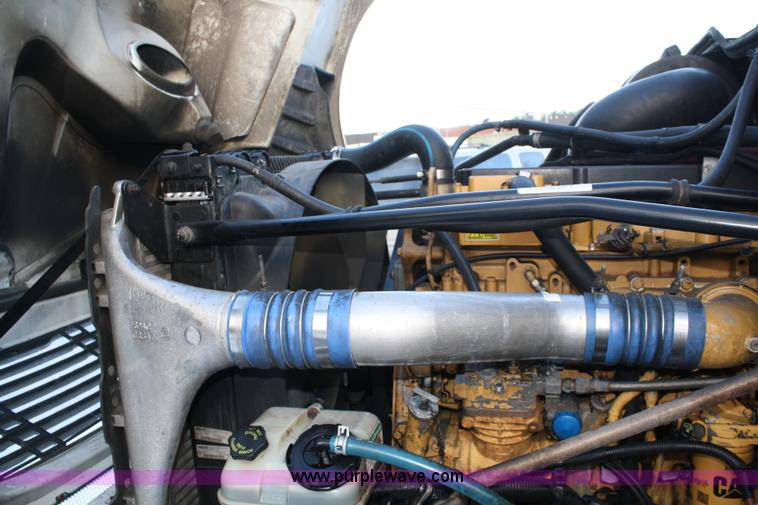 image for item C1743 2006 Freightliner Columbia CL120ST semi truck