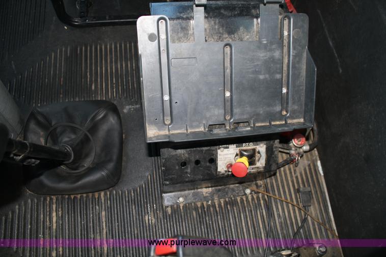 image for item C1743 2006 Freightliner Columbia CL120ST semi truck