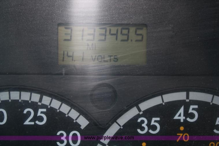 image for item C1743 2006 Freightliner Columbia CL120ST semi truck