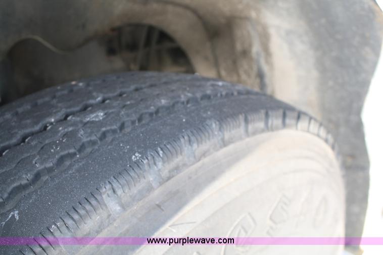 image for item C1743 2006 Freightliner Columbia CL120ST semi truck