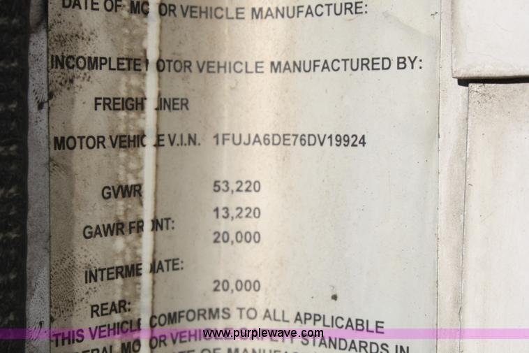 image for item C1743 2006 Freightliner Columbia CL120ST semi truck