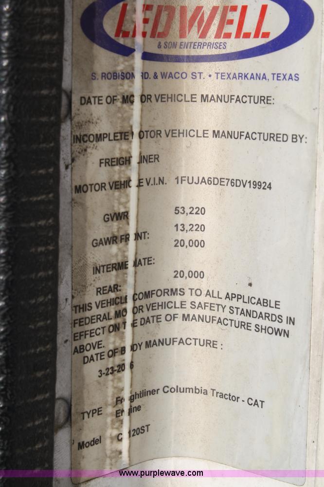 image for item C1743 2006 Freightliner Columbia CL120ST semi truck