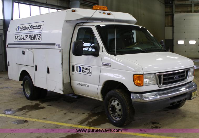 image for item C1744 2007 Ford E350 Super Duty service van