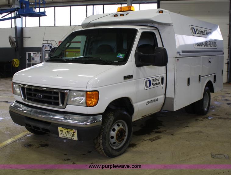 image for item C1744 2007 Ford E350 Super Duty service van