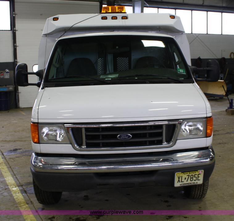 image for item C1744 2007 Ford E350 Super Duty service van