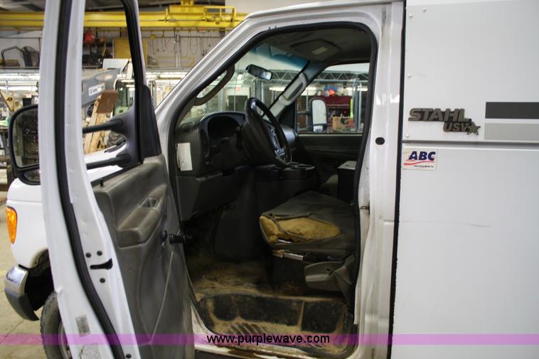 image for item C1744 2007 Ford E350 Super Duty service van