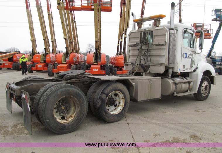 image for item E4650 2007 Freightliner Columbia CL120ST semi truck